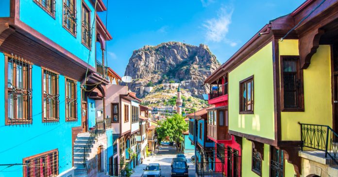 Afyon Bölgesi Tanıtım Rehberi: Termal, Doğa ve Huzurun Buluştuğu Nokta | Ege Tatil Evleri