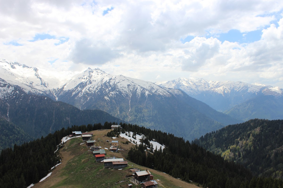 Rize Yaylalarına Eylül Karı Düştü: Doğaseverler İçin Erken Kış Sürprizi