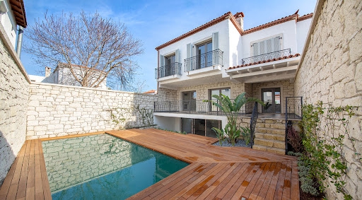 Çeşme Alaçatı Kiralık Villalar: Taş Evlerin Arasında Lüks ve Huzurlu Tatil Deneyimi