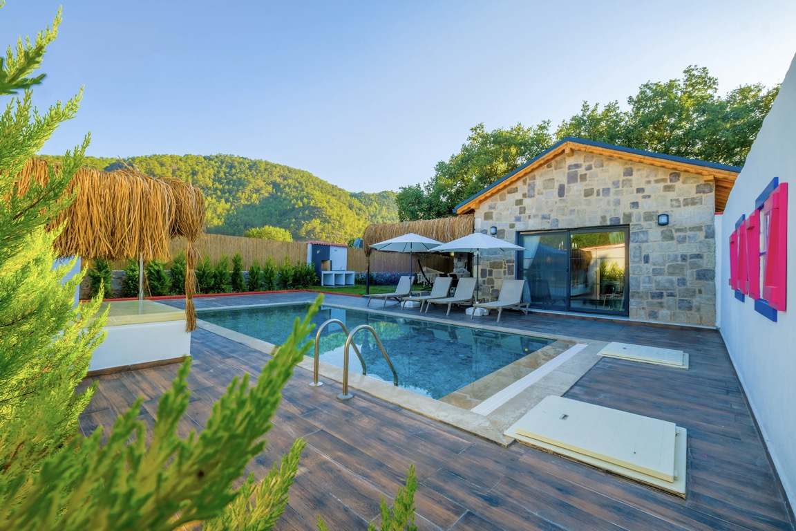 Fethiyede Muhafazakâr ve zole Tatil | Korunakl Havuzlu Villalar