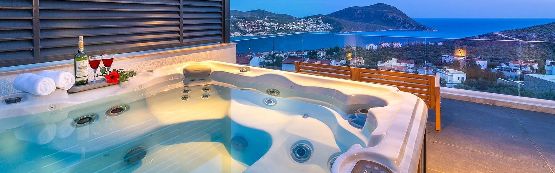 Ege'de 2026 Tatil Sezonun Gözdesi: Isıtmalı ve Jakuzili Villalar